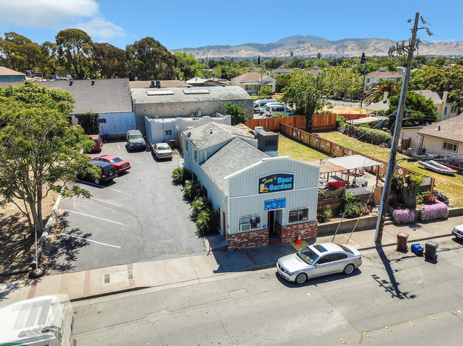 809 W 2nd St in Antioch, CA - Foto de edificio - Building Photo