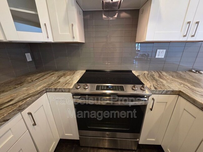 7780 Margerum Ave in San Diego, CA - Building Photo - Building Photo