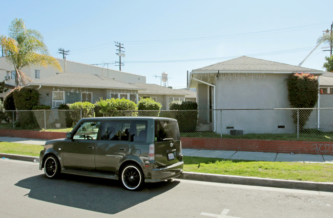 2768-2774 E 58th St in Huntington Park, CA - Building Photo - Building Photo