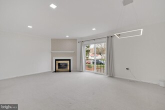 6002 Mardale Ln in Burke, VA - Building Photo - Building Photo
