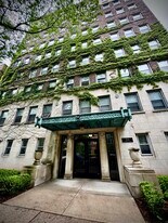 Marshall Hall Apartments in Milwaukee, WI - Building Photo