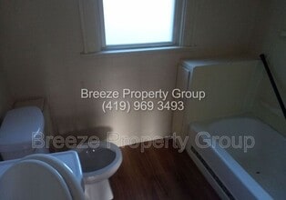 2050 Berdan Ave in Toledo, OH - Building Photo - Building Photo