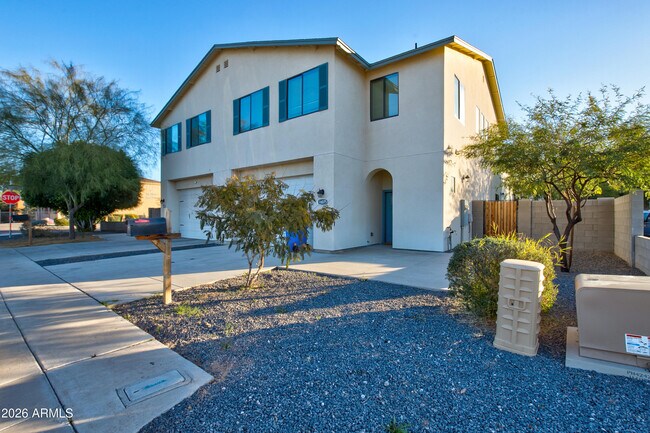 16075 N 30th St in Phoenix, AZ - Building Photo - Building Photo