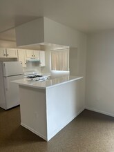 9800 S Broadway in Los Angeles, CA - Building Photo - Building Photo