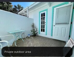 656 Manor Dr in Boynton Beach, FL - Foto de edificio - Building Photo