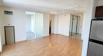 1212N N La Salle Dr in Chicago, IL - Building Photo - Building Photo