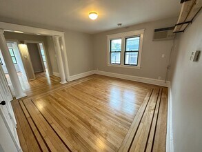 1081 13th Ave SE in Minneapolis, MN - Building Photo - Building Photo