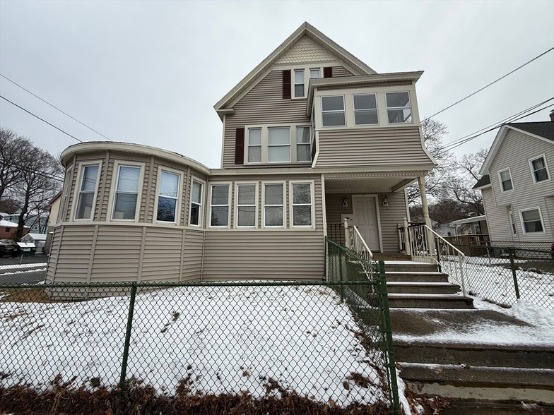 132 Coburn Ave, Unit 3 in Worcester, MA - Building Photo