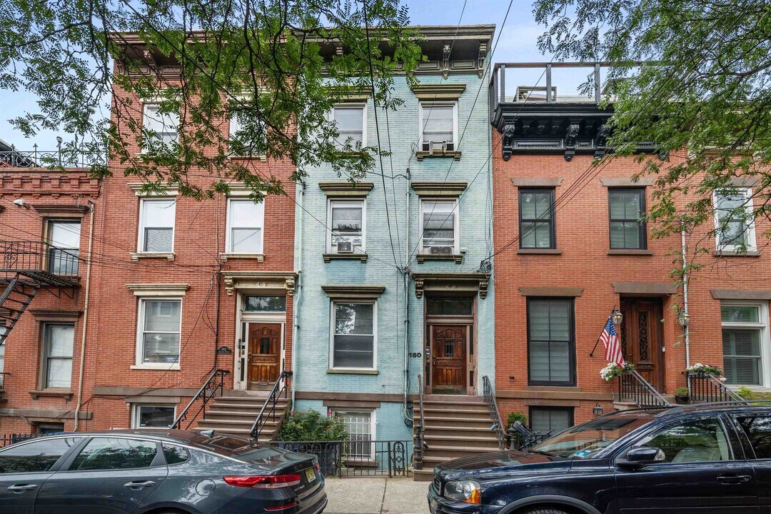 160 2nd St in Hoboken, NJ - Building Photo