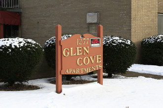 Glen Cove Apartments in Lakewood, OH - Building Photo - Building Photo