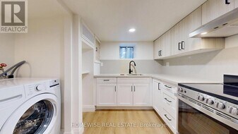 1214 Avenue Rd in Toronto, ON - Building Photo