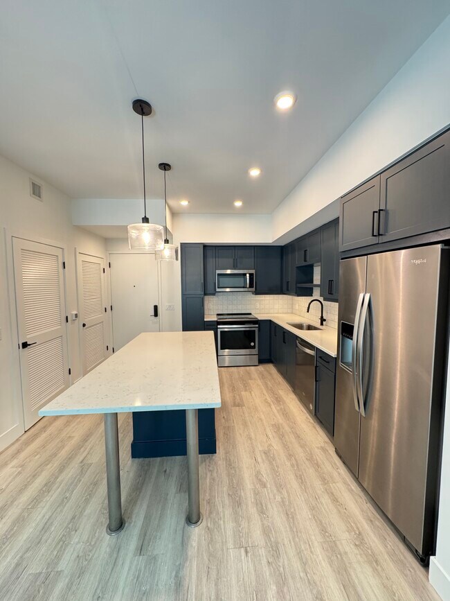 60 NW 31st St, Unit B3 in Miami, FL - Building Photo - Building Photo