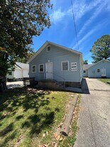 319 E College St in Carbondale, IL - Building Photo