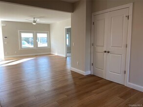 515 Jackson Ave in Lindenhurst, NY - Building Photo - Building Photo