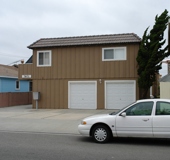 7871 Holt Ave in Huntington Beach, CA - Building Photo - Building Photo