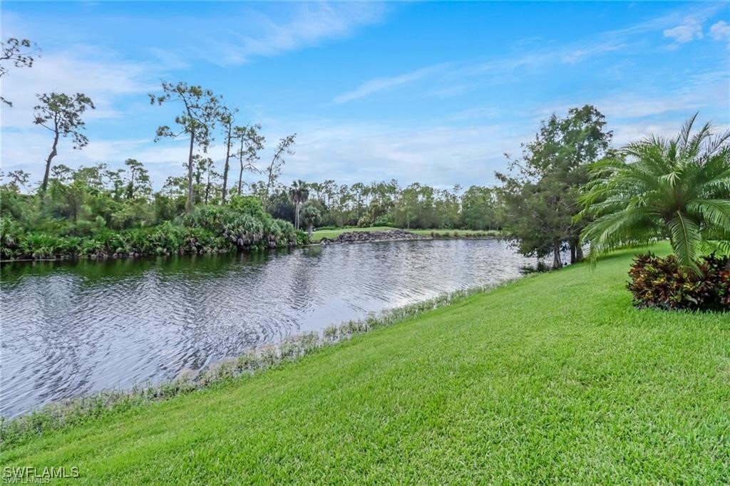 8670 Cedar Hammock Cir in Naples, FL - Building Photo