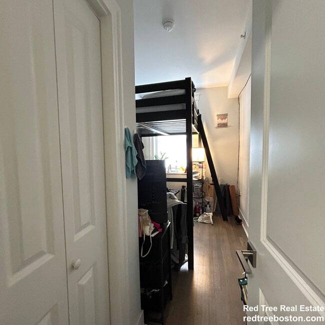 81 Park Dr, Unit 1 in Boston, MA - Foto de edificio - Building Photo