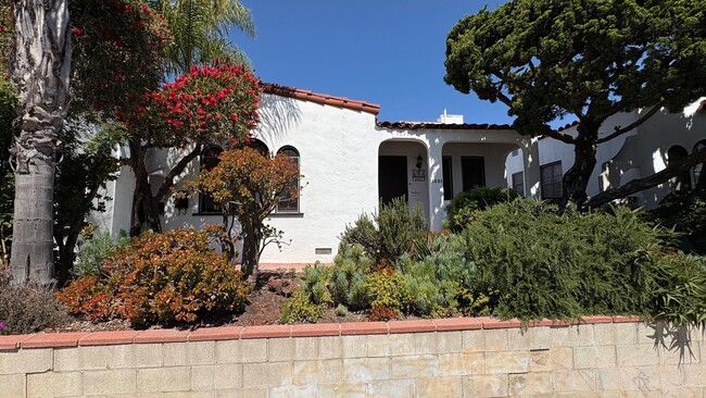 1621 California Ave in Santa Monica, CA - Building Photo - Building Photo