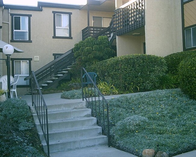 5678 Lambda Ln in La Mesa, CA - Building Photo - Building Photo