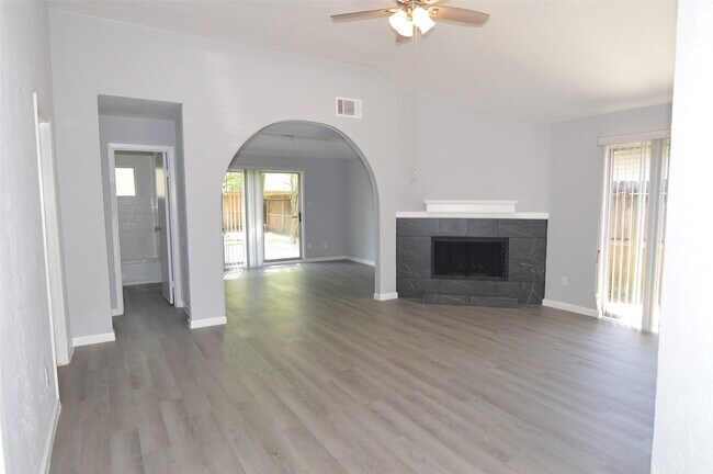 5214 Beaverhill Dr in Houston, TX - Building Photo - Building Photo