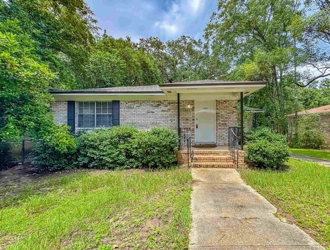 1726 Hartsfield Rd in Tallahassee, FL - Building Photo - Building Photo