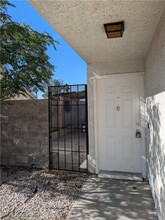 7049 Sylvan Oak Dr in Las Vegas, NV - Building Photo - Building Photo
