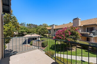 11239 Avenida De Los Lobos in San Diego, CA - Building Photo - Building Photo