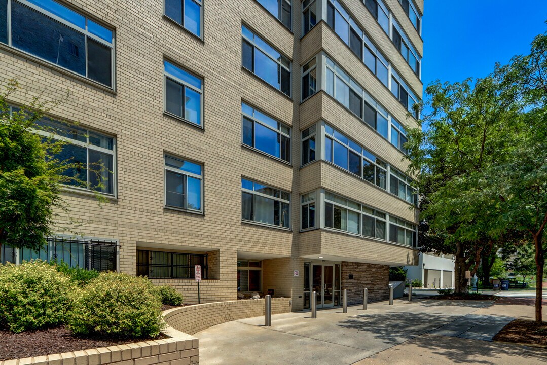 2401 H St NW, Unit 801 in Washington, DC - Building Photo