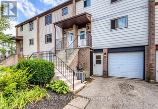 249-249 Camelot Ct in Waterloo, ON - Building Photo - Building Photo