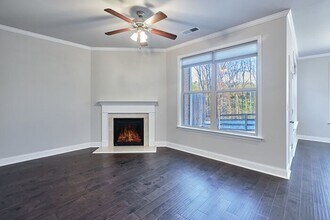 5745 Rocky Falls Rd in Suwanee, GA - Building Photo - Building Photo