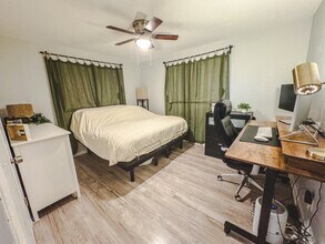 4042 39th Ave N in St. Petersburg, FL - Building Photo - Building Photo
