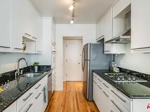 1410 S Bentley Ave, Unit 104 in Los Angeles, CA - Building Photo - Building Photo