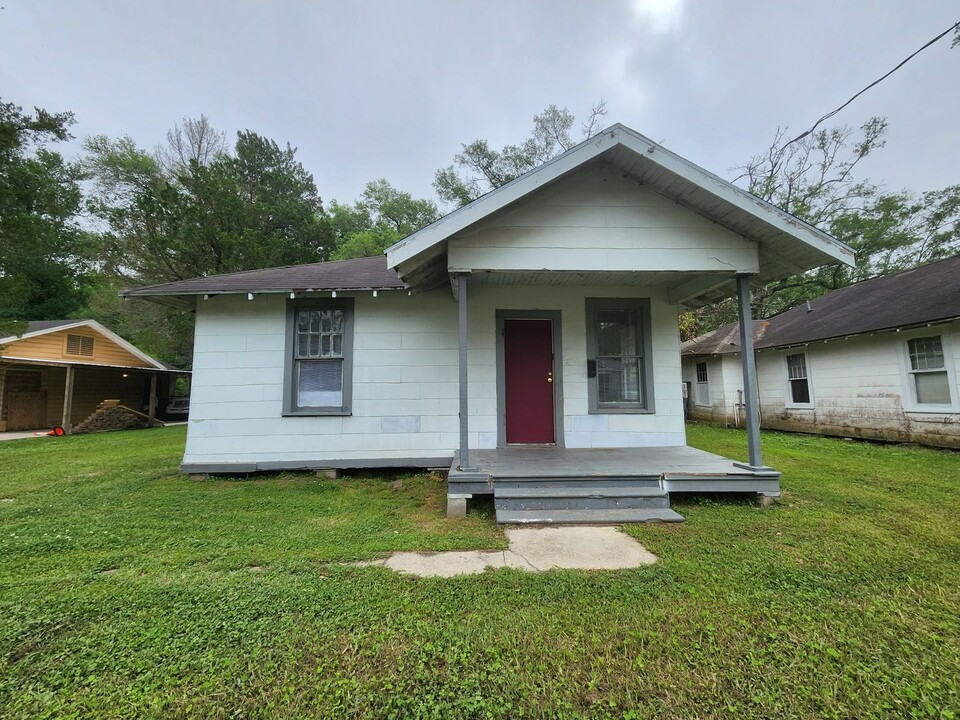 4285 Chaison Ave in Beaumont, TX - Building Photo