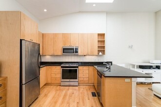 15 Valentine St, Unit 15 in Cambridge, MA - Building Photo - Building Photo