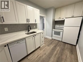 128 Carrick Ave in Hamilton, ON - Building Photo - Building Photo