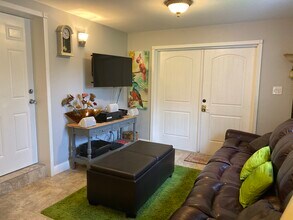 493 Castle Dr in Naples, FL - Foto de edificio - Building Photo