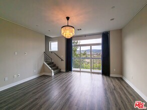 2753 Waverly Dr in Los Angeles, CA - Building Photo - Building Photo