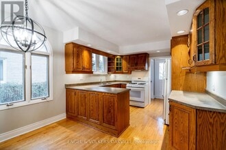 15 Benson Ave in Mississauga, ON - Building Photo - Building Photo