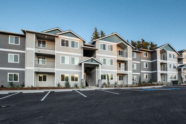 Huntington Place Apartments in Puyallup, WA - Building Photo - Building Photo