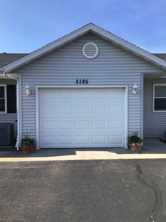 3155 Craig Rd in Eau Claire, WI - Building Photo