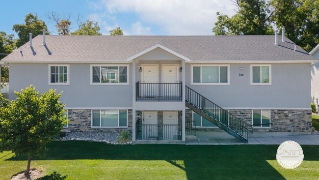 property at 674 W Meadow Dr