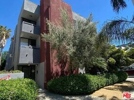 922 N Hudson Ave in Los Angeles, CA - Building Photo
