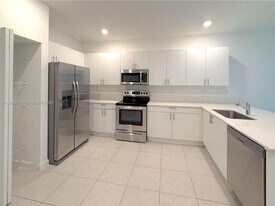 1060 SE 26th Ter in Homestead, FL - Building Photo