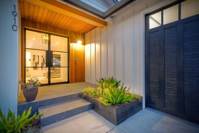 1910 Raymond Ln in Oceanside, CA - Building Photo - Building Photo