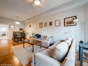 1140 W Roscoe St, Unit 1 in Chicago, IL - Building Photo - Building Photo