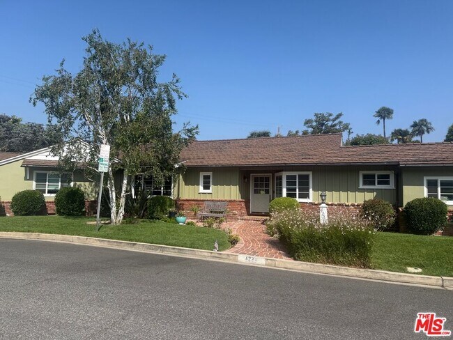 property at 4221 W Toluca Lake Ln