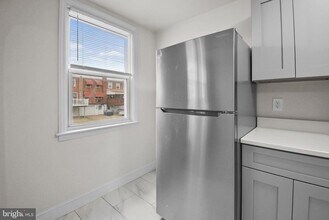 1051 Oakwood Dr in Glenolden, PA - Building Photo - Building Photo