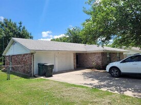 913 Patricia Dr in Sherman, TX - Building Photo