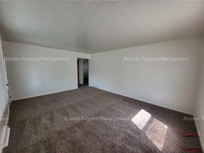 995 Austin Ave in Idaho Falls, ID - Foto de edificio - Building Photo