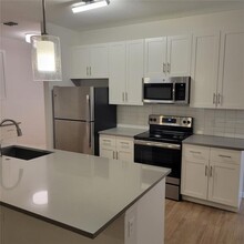 8250 Astoria Cir in Bradenton, FL - Building Photo - Building Photo